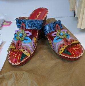 NWOT Socofy slip on sandals